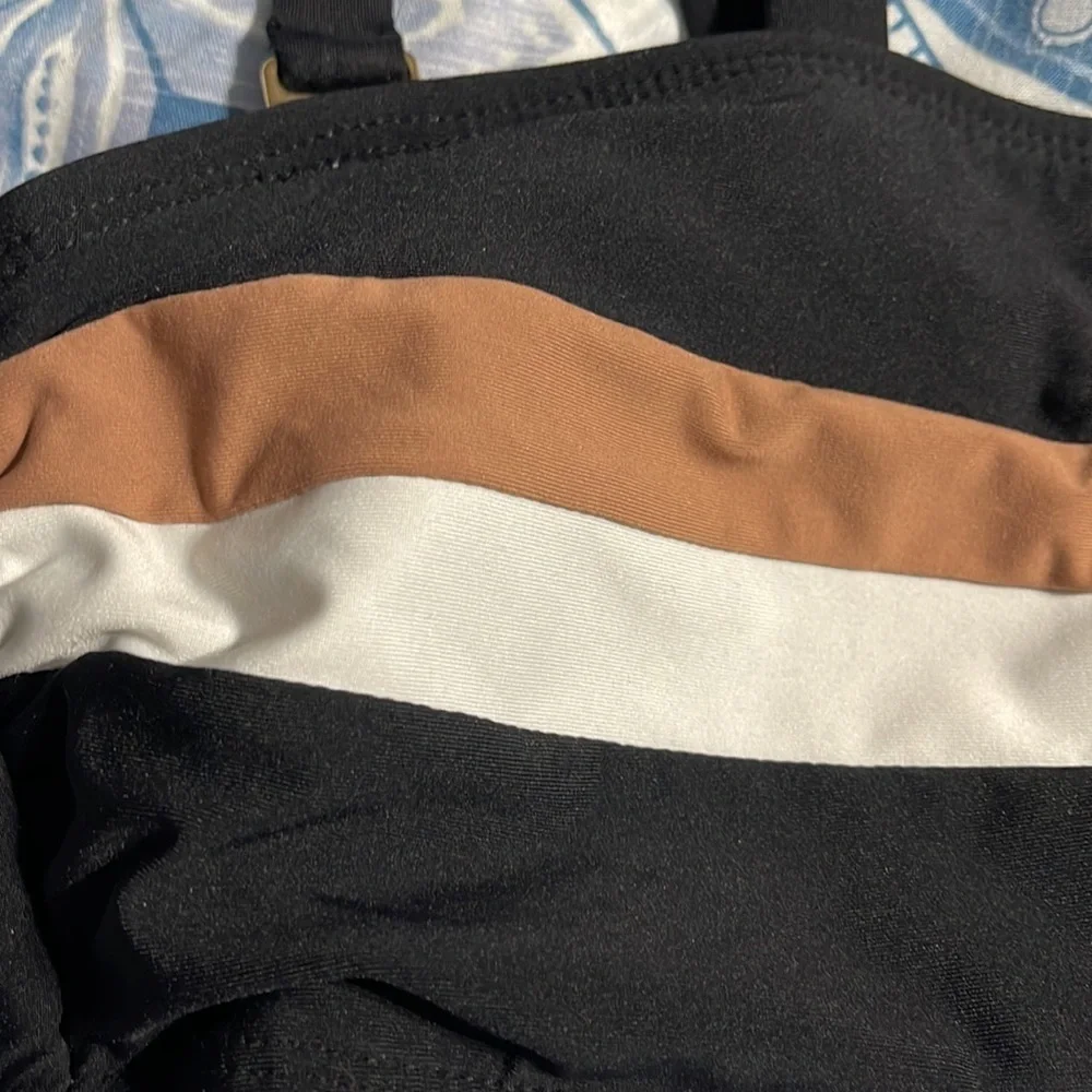 6/$20 New women’s L swim top